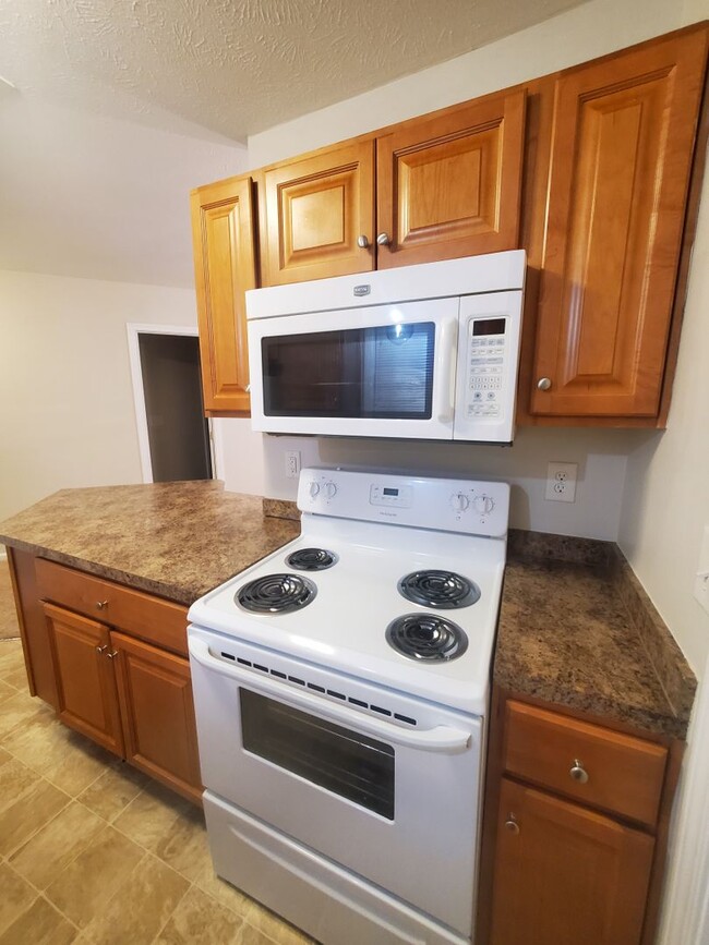 Building Photo - $200 OFF OF THE 1ST FULL MONTHS RENT