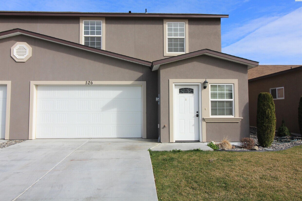 Foto principal - 3 Bed/2.5 Bath Kennewick Townhouse