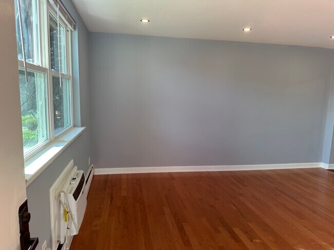 2nd View of LR front - 153 Burmont Rd