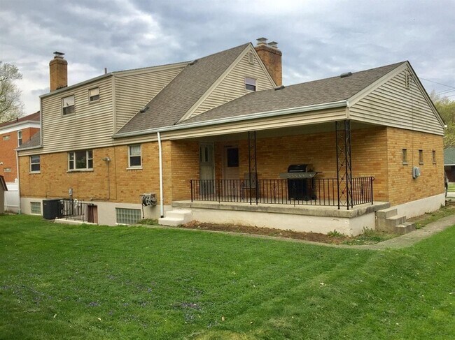 Building Photo - 5722 Ranlyn Ave,