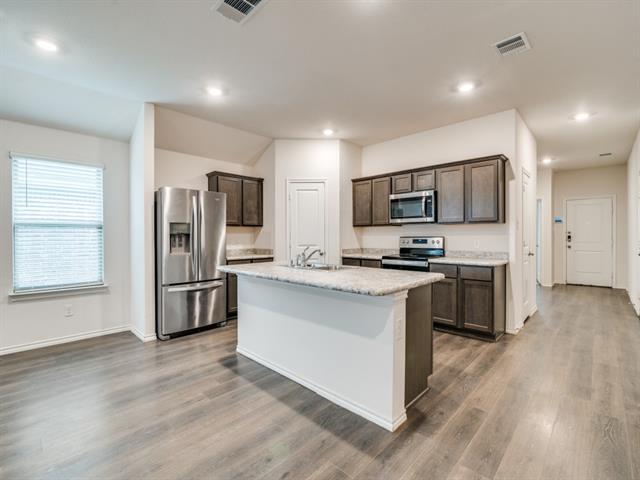 Foto del edificio - 1001 Whispering Oak Dr