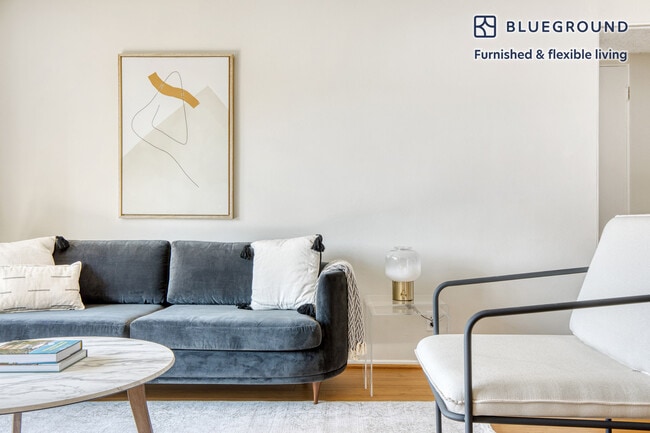 Foto del edificio - 4851 Hazeltine Ave