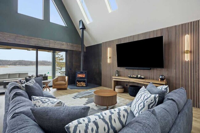 Foto del edificio - 9770 Larkin Ln