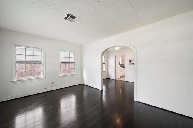 Building Photo - 213 Munford St