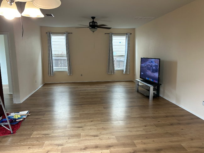 Building Photo - 280 La Dera Dr