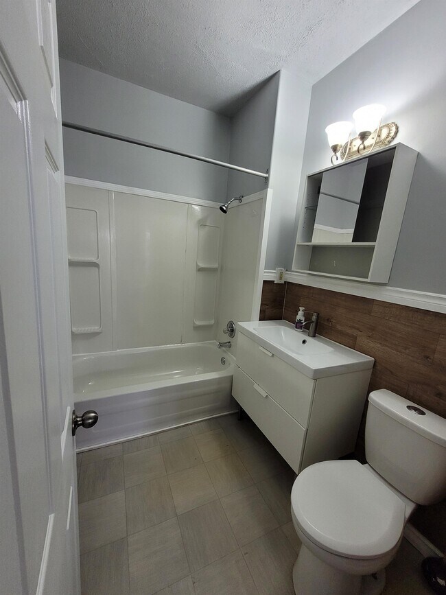 Photo du bâtiment - 174 Belmont Ave