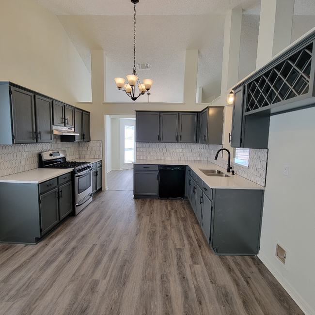 Building Photo - 6147 Heritage Pl Dr
