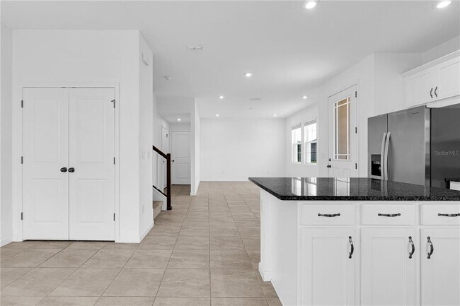 Foto del edificio - 1100 Lakeshore Breeze Pl