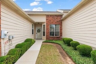 Building Photo - 252 Heritage Hill Dr