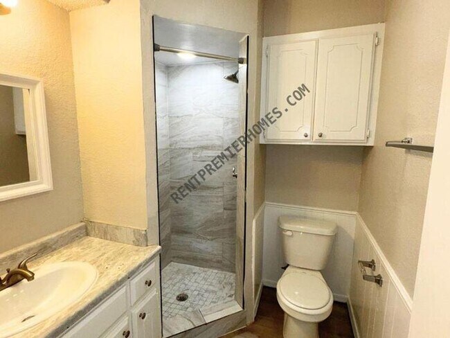 Foto del edificio - 8741 Hillridge Dr