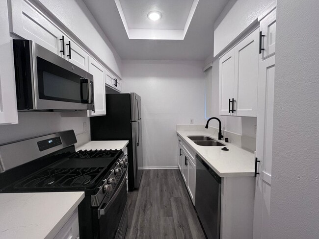 Interior Photo - 1527 Veteran Ave