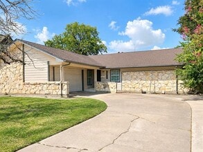 Building Photo - 12319 High Meadow Dr
