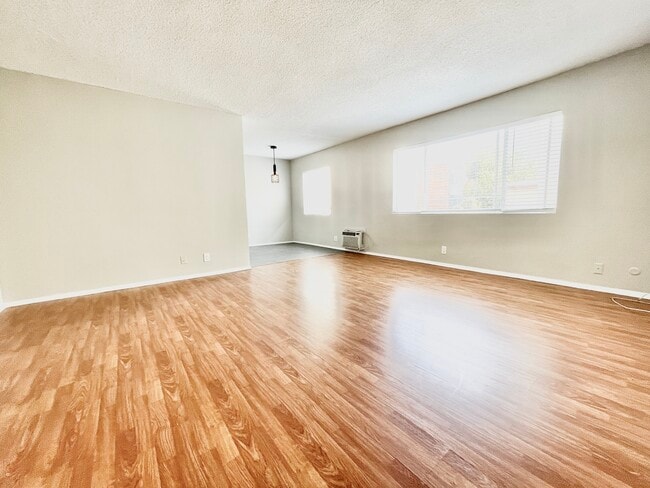 Building Photo - 1226 Larrabee St