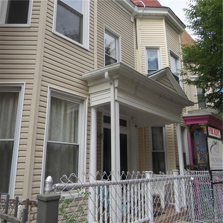 Primary Photo - 2567 Bainbridge Ave