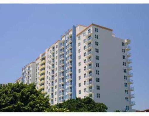 Foto del edificio - 3000 SW 22nd St