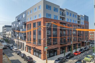 Building Photo - The Weaver