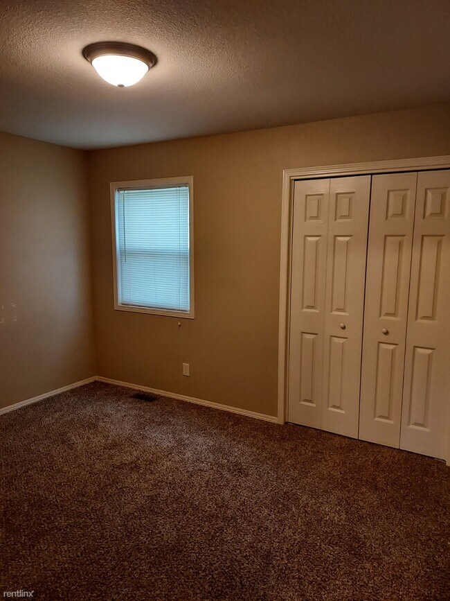 Building Photo - 5 br, 2.5 bath House - 8831 E Hurst St