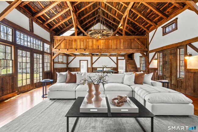 Foto del edificio - 1090 Ridgefield Rd