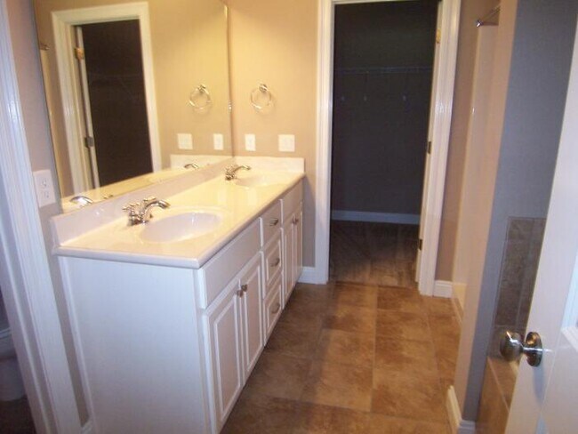 Building Photo - 2950 Palmetto Ridge Way