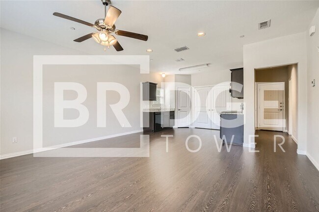 Foto del edificio - 1344 Lakecrest Ln