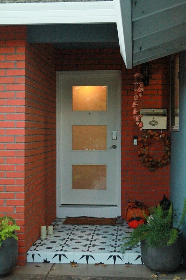 Foto del edificio - SERENE SYLVAN SANCTUARY - 4 Bed/2 Bath Home w/Private Pool - FREMONT