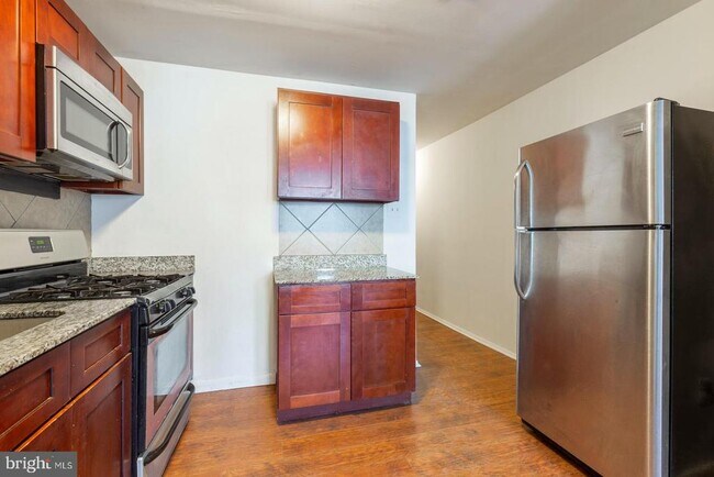 Foto del edificio - 238 W Girard Ave