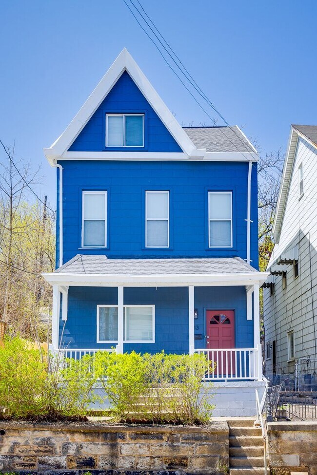 Building Photo - AVAILABLE JUNE 2026 - Spacious Home You DO NOT want to miss