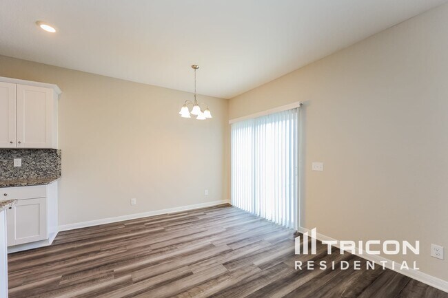 Foto del edificio - 14633 Maple Ter