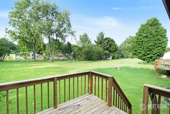 Building Photo - Quality 3 bed/2 bath With HUGE Backyard!