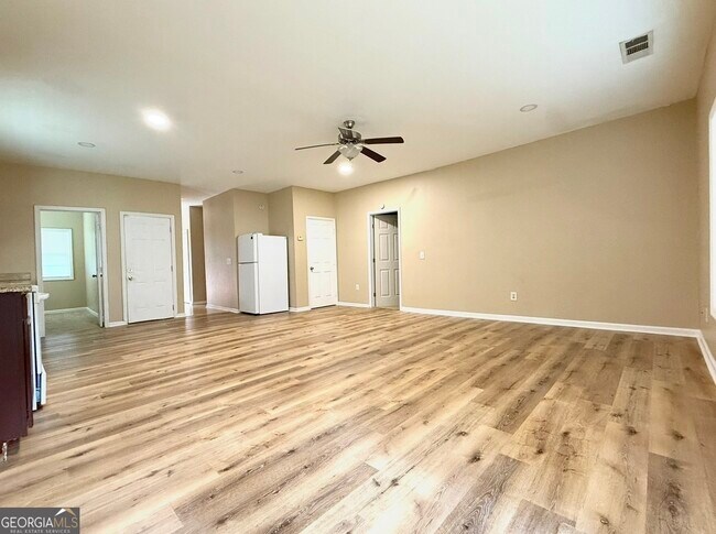 Building Photo - 4831 Oak Path