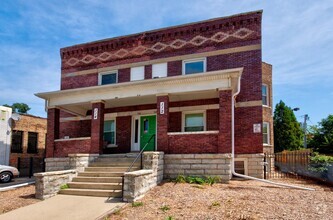 Building Photo - 114 N Center St