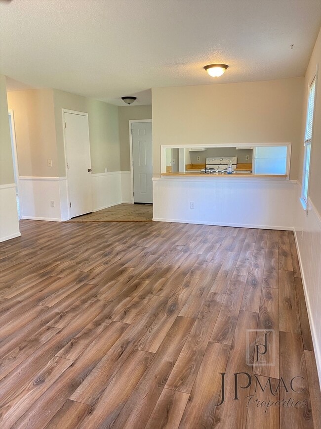 Building Photo - 18 Simmons Ct