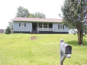 Building Photo - 104 Glenn St