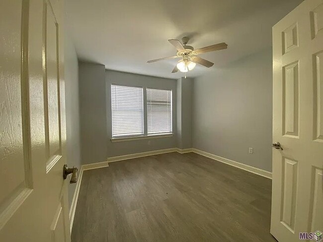 Building Photo - 39021 Prairie S Dr