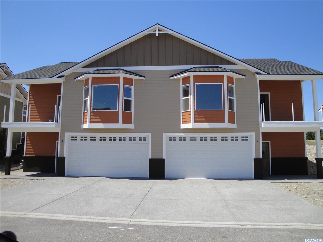 New Town Home Close to River House for Rent in Richland, WA