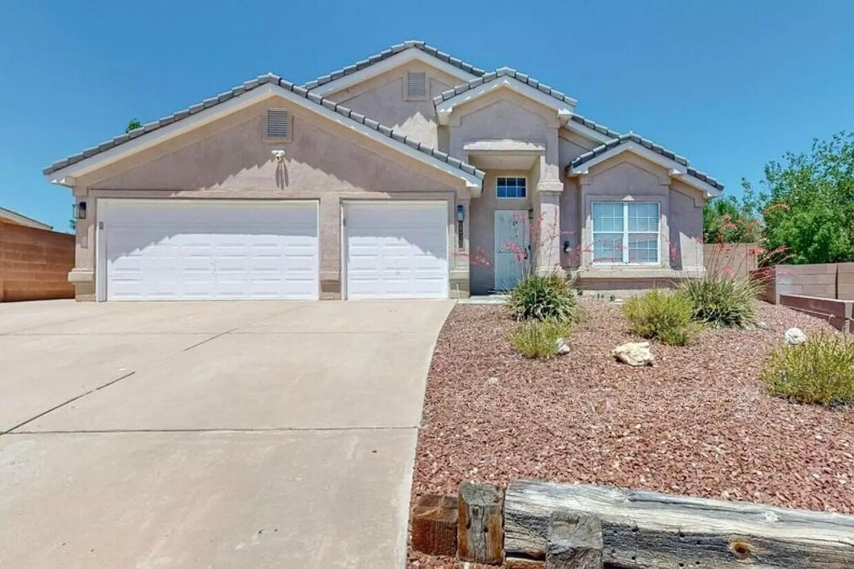 Primary Photo - 8420 La Paloma Ct NW
