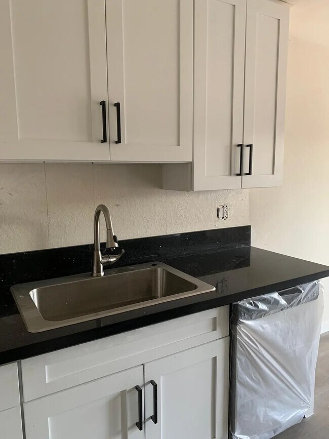 Foto del edificio - 4934 Coldwater Canyon Ave