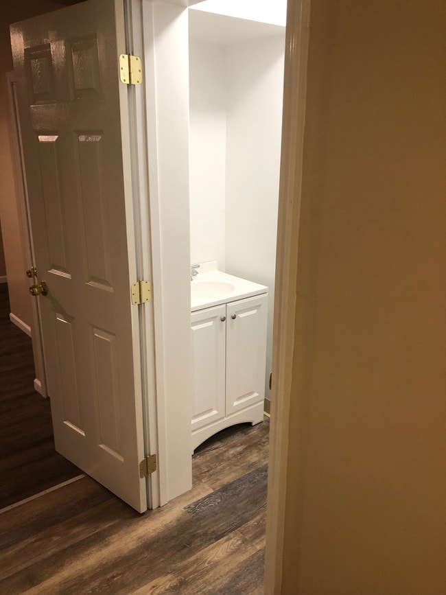 bath - 2900 Willett Rd