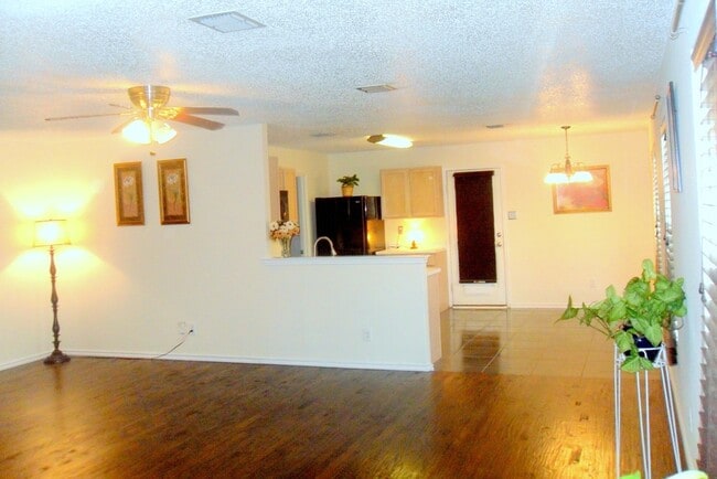 Building Photo - 3107 Westview Dr