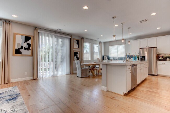 Foto del edificio - 8580 Luse St