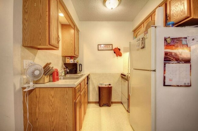 Building Photo - Kobuck Apartments