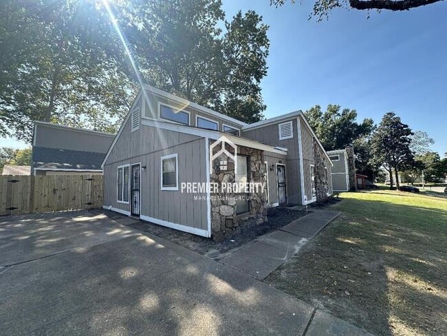 Building Photo - 6035 Scarlet Leaf Dr