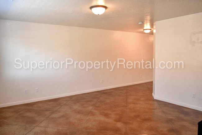 Building Photo - 2801 E 450 N