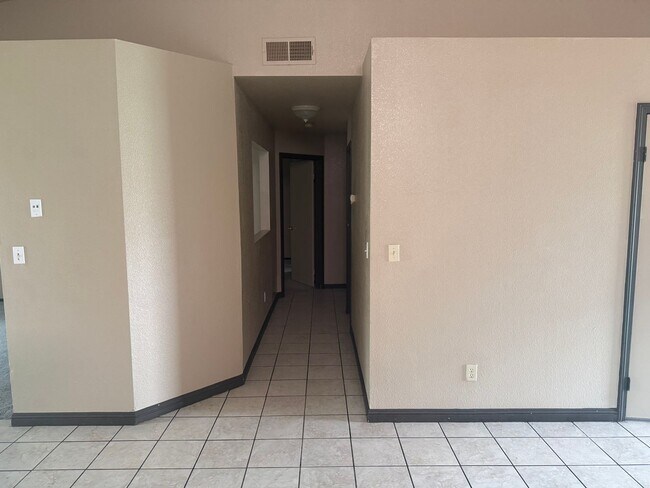 Foto del edificio - 3 Bd-2bth Move in Ready!!