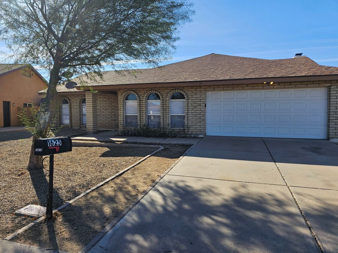 Foto principal - Stunning 4bd 2bth house in Tempe with pool