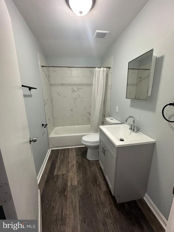 Building Photo - 512 S Pulaski St