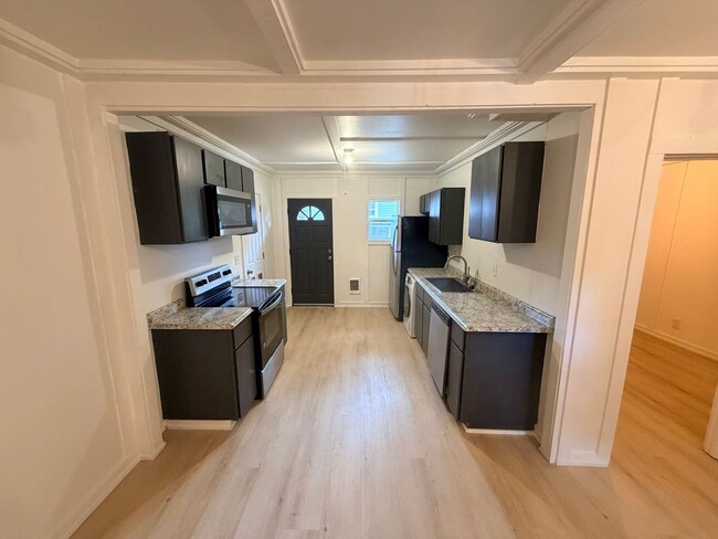 Foto del edificio - Remodeled One Bedroom Apartment in North Salem