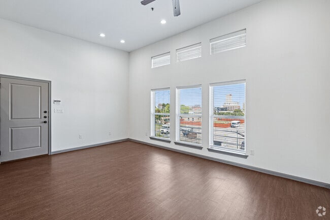 3B 1BR, 1BA - 800SF - Living Room - 300 Clay Ave