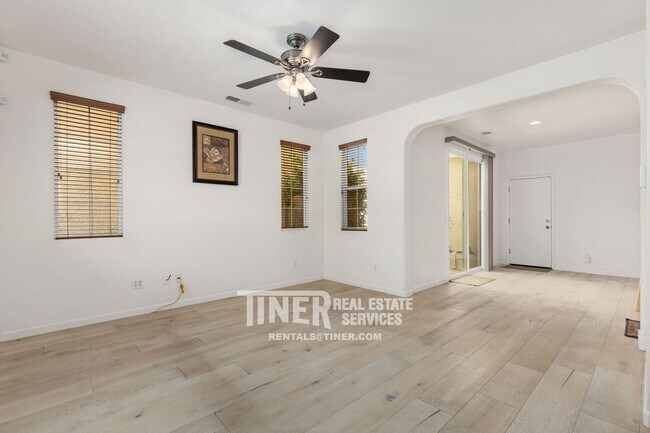 Foto del edificio - Stunning Natomas Home Close to Everything