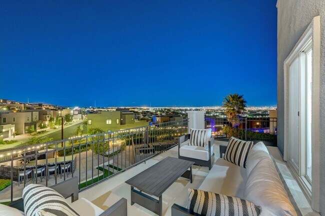 Foto del edificio - Distinctive Fully Furnished Estate in The Canyons!